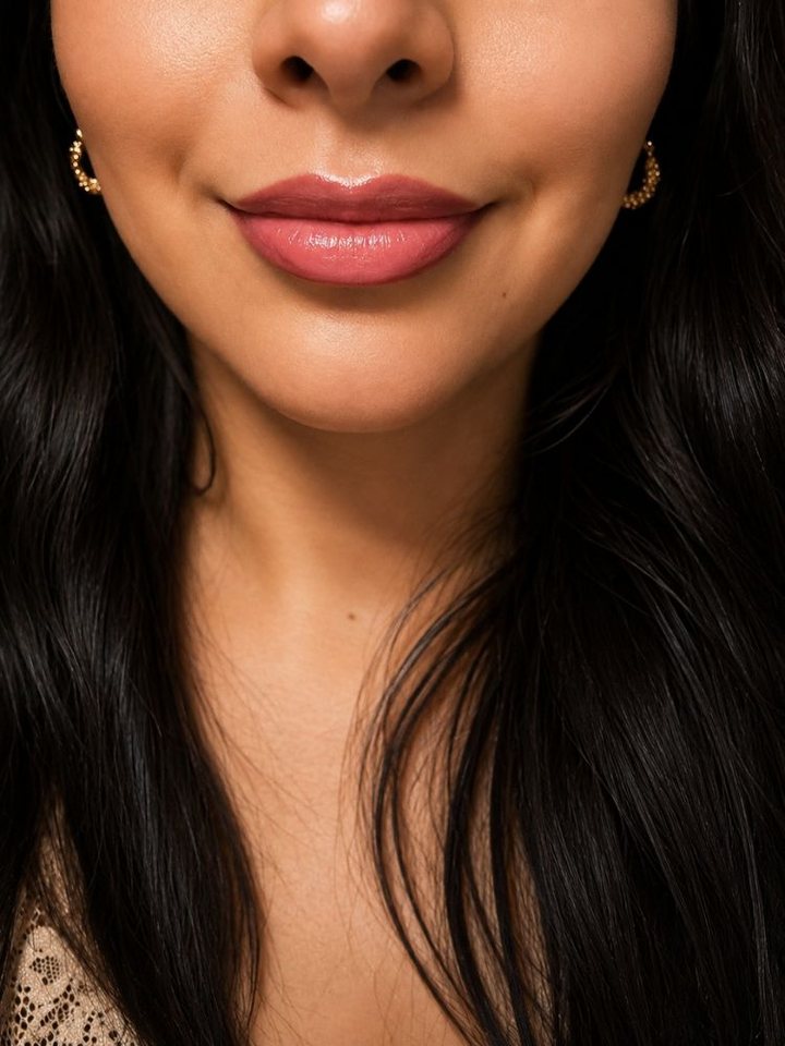 Micropigmentaci&oacute;n de labios con realce de color natural